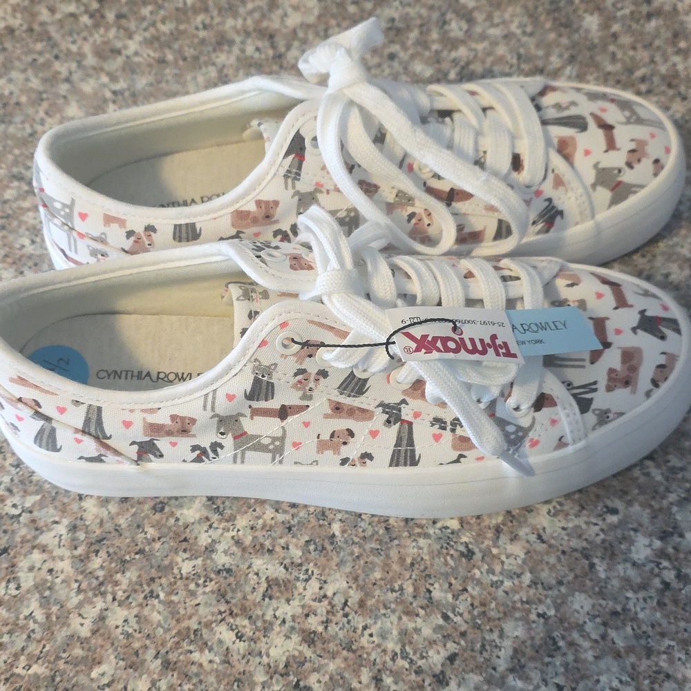 NWT Cynthia Rowley Dog Sneakers - Picture 2 of 5